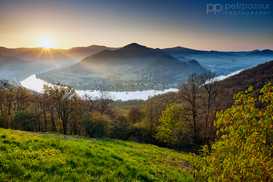 Svítání nad Labem