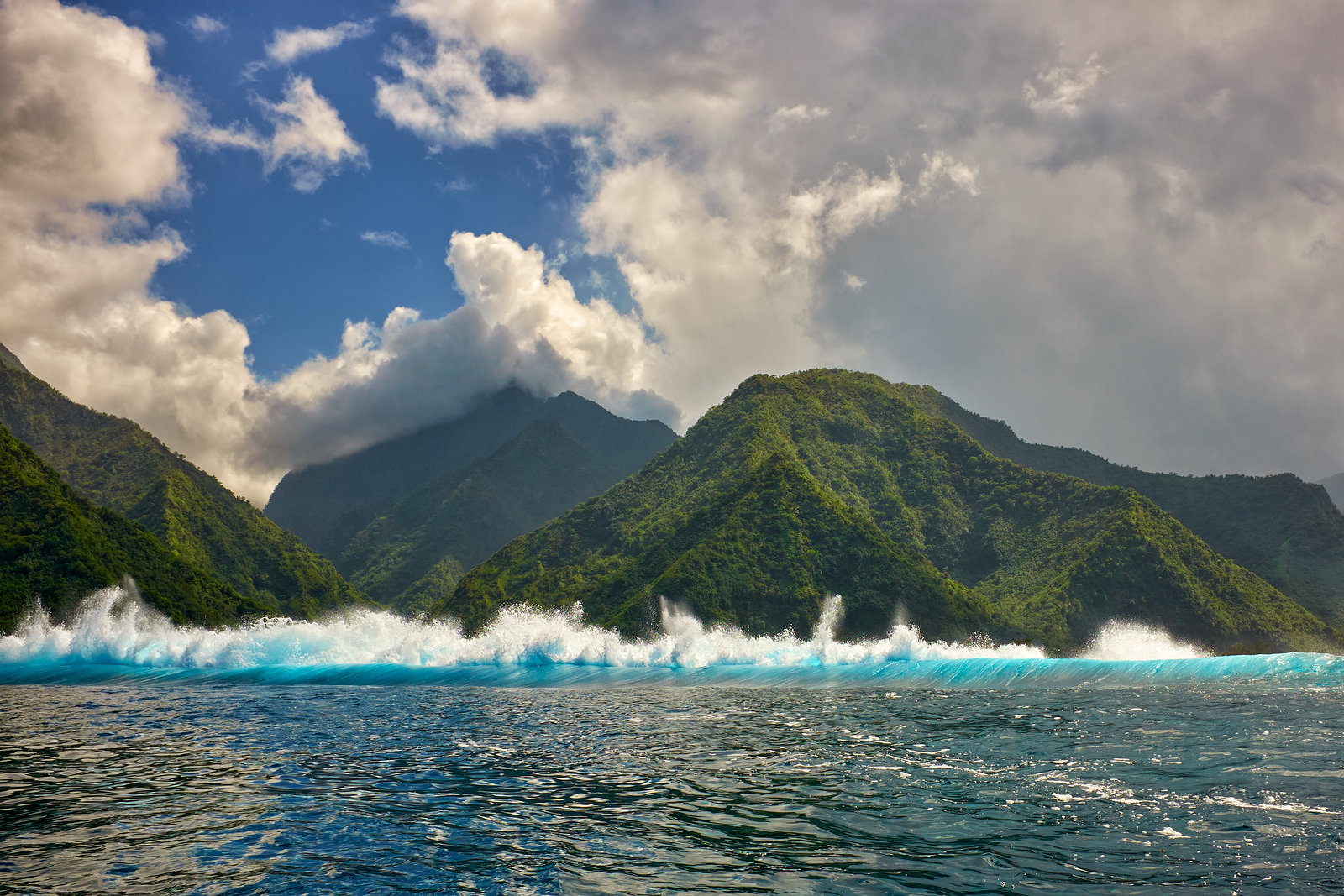 Tahiti Iti a vlny na Teahupo'o